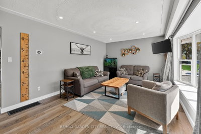 127 Ayr Street — photo 6