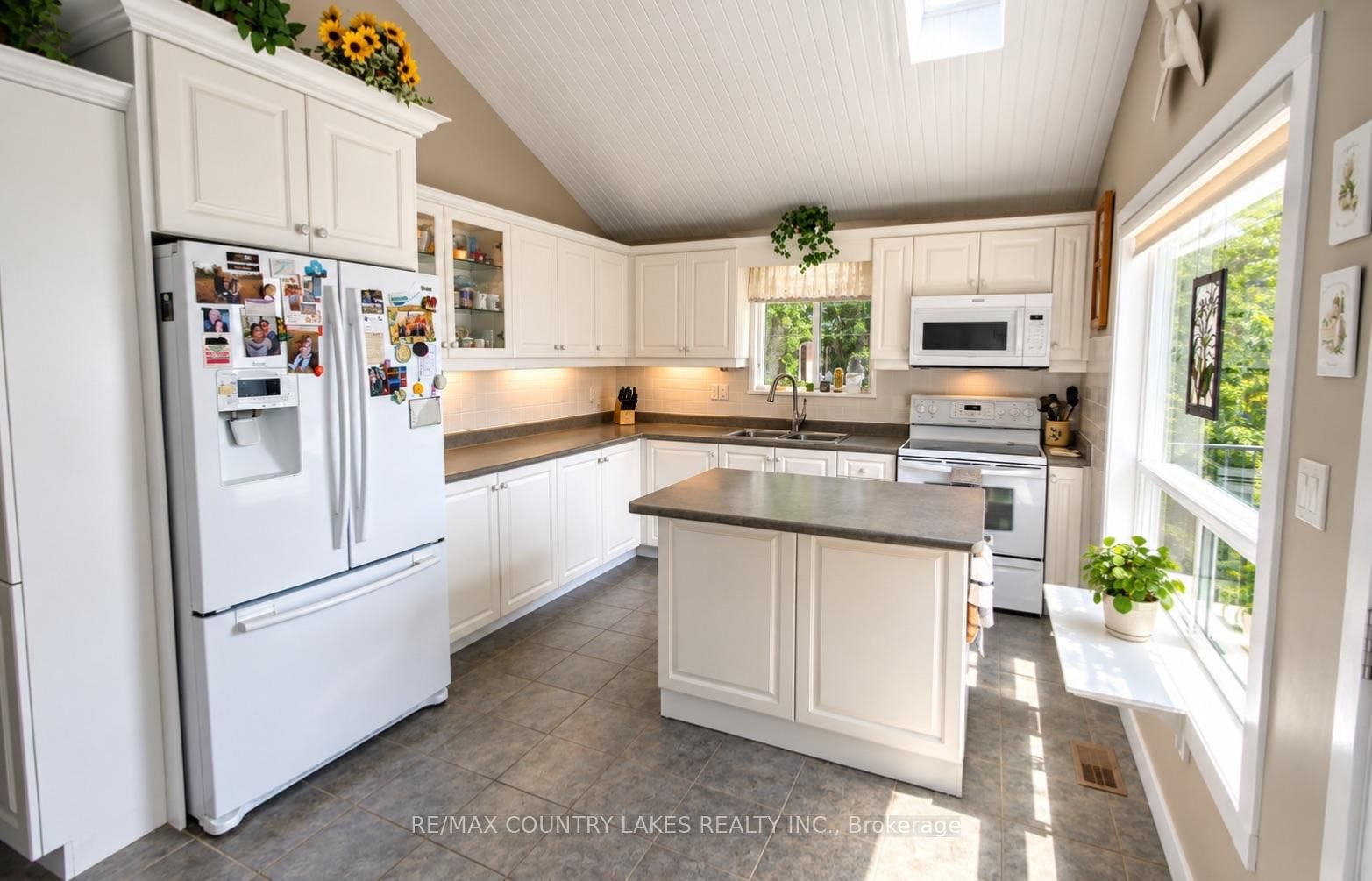 27 Hillcrest Avenue • Kawartha Lakes, ON photo 10