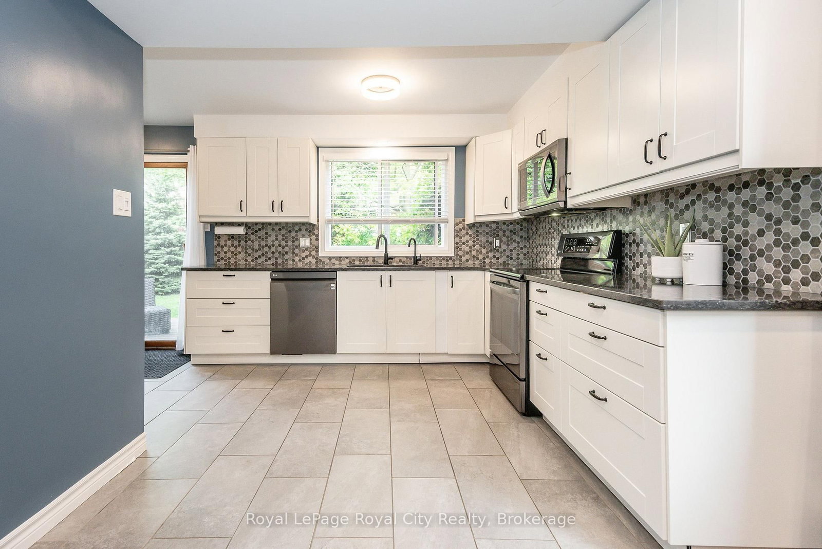 236 Ironwood Road • Guelph, ON photo 5