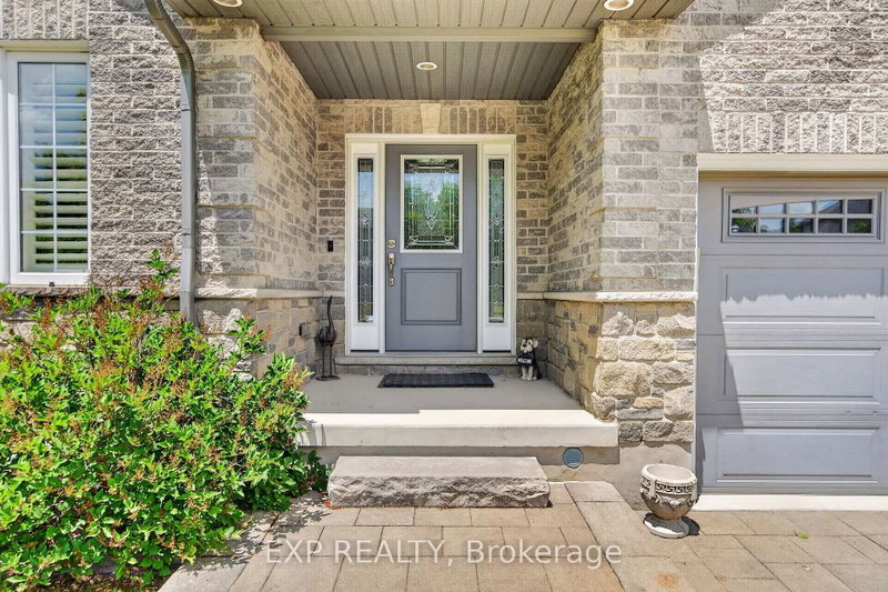 6 Caverhill Crescent