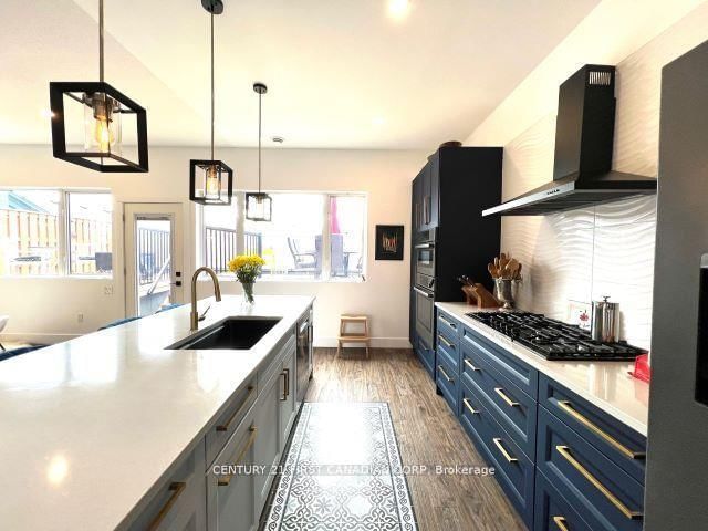UPPER - 218 Joseph Street