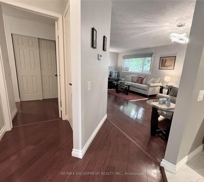 227 Silverbirch Boulevard • Hamilton, ON photo 8