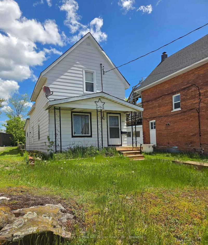 home for sale on 732 McIntyre Street E