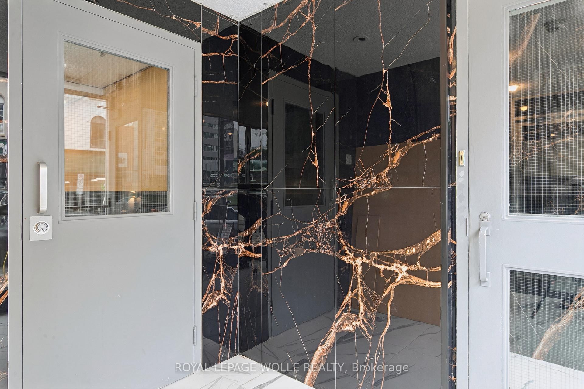 19 KING Street E, Unit #B
