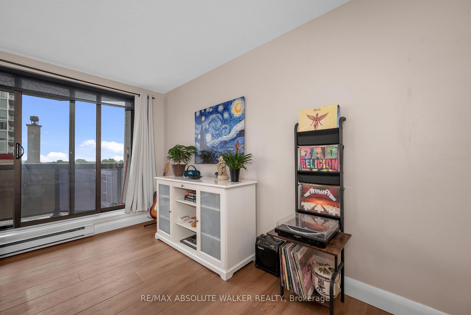 470 Laurier Avenue W, Unit 1007