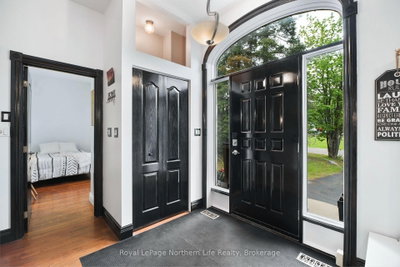 421 Collins Drive — more photos