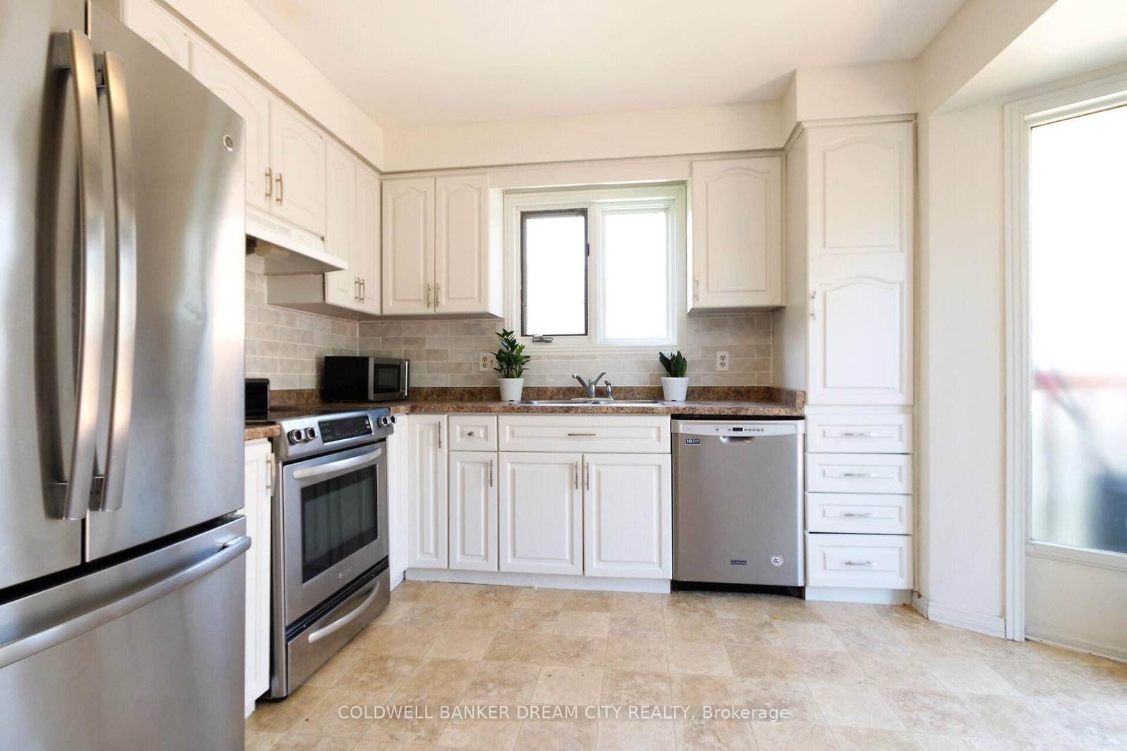 153 FISHER MILLS Road • Cambridge, ON photo 8