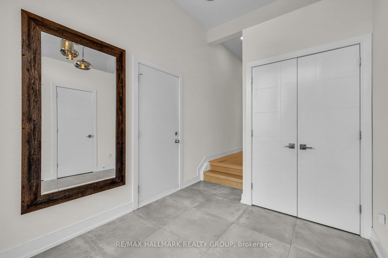 92 Grange Avenue • Ottawa, ON photo 3