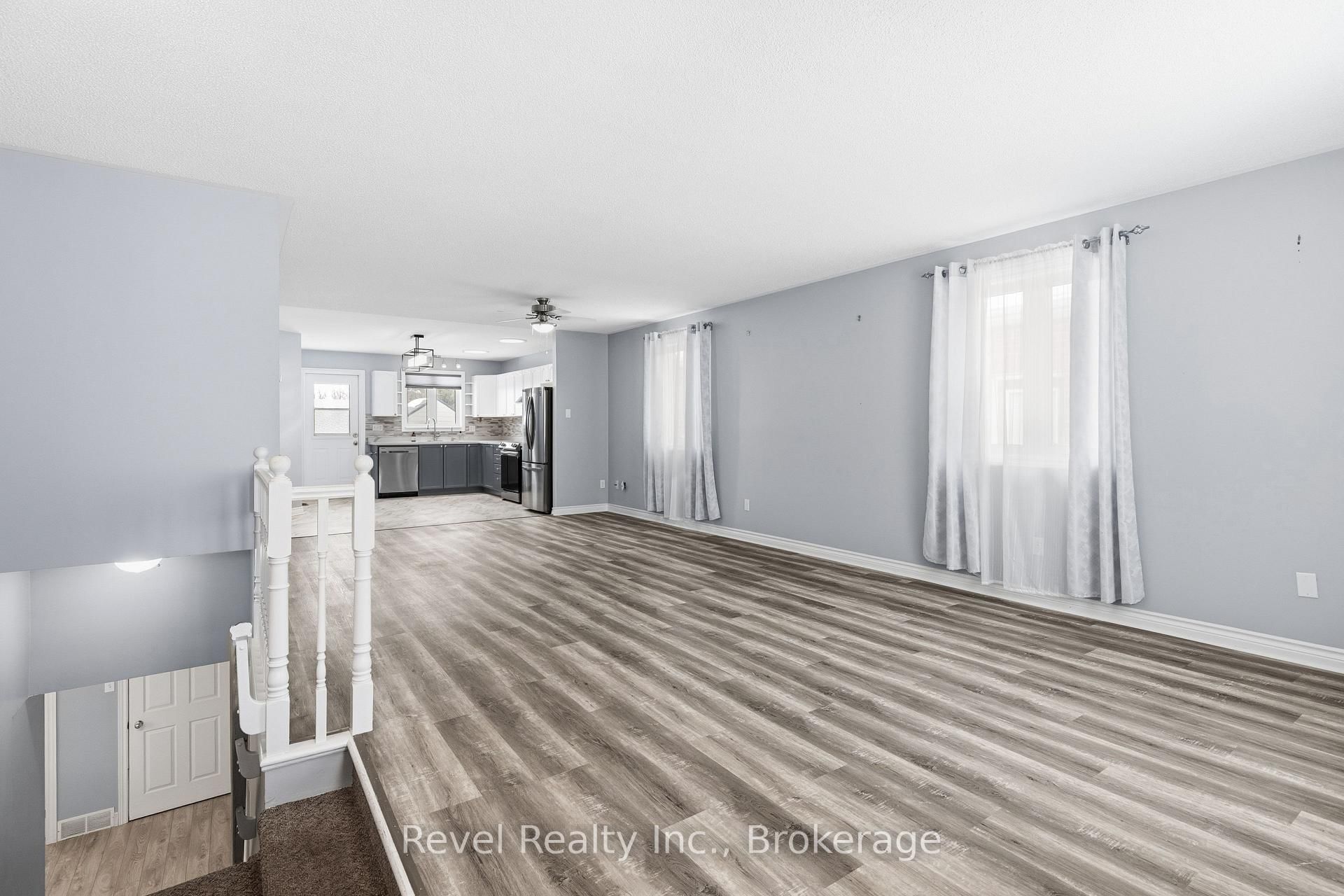 332 Mary Street W