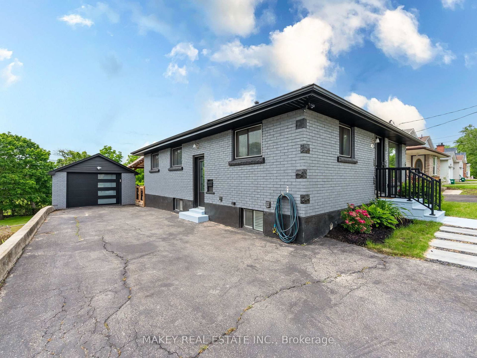 69 Clarke Street N • Woodstock, ON photo 4