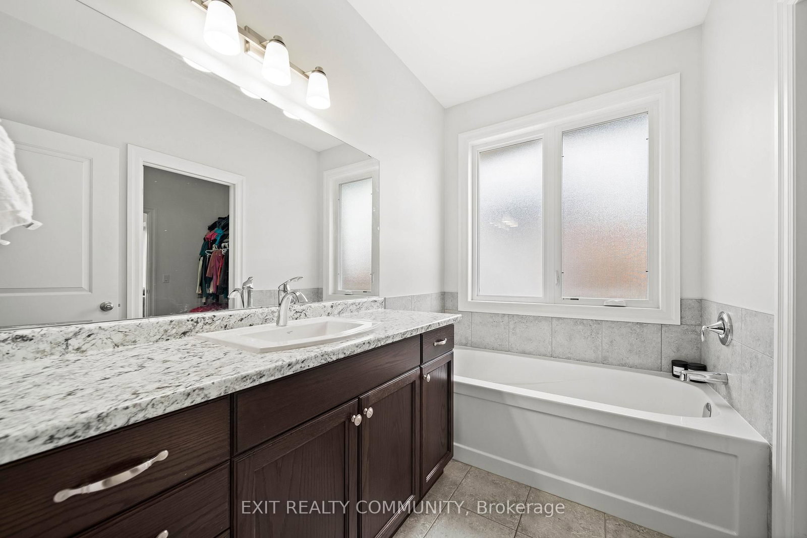 598 Bennett Crescent • Strathroy-Caradoc, ON photo 10