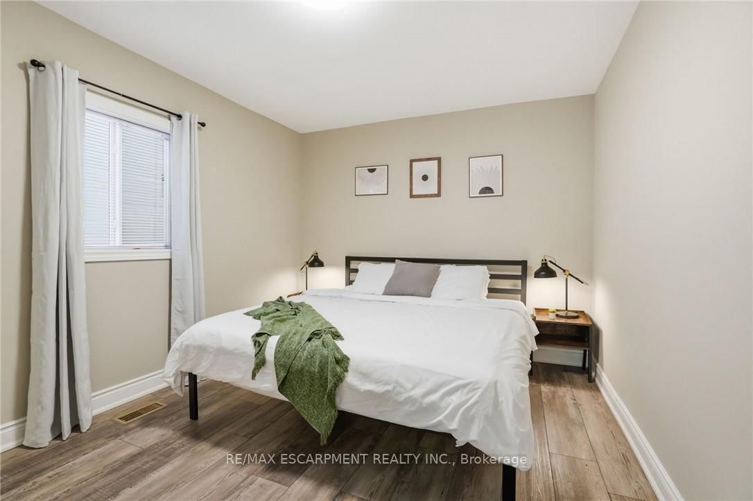 390 W Hunter Street • Hamilton, ON photo 17