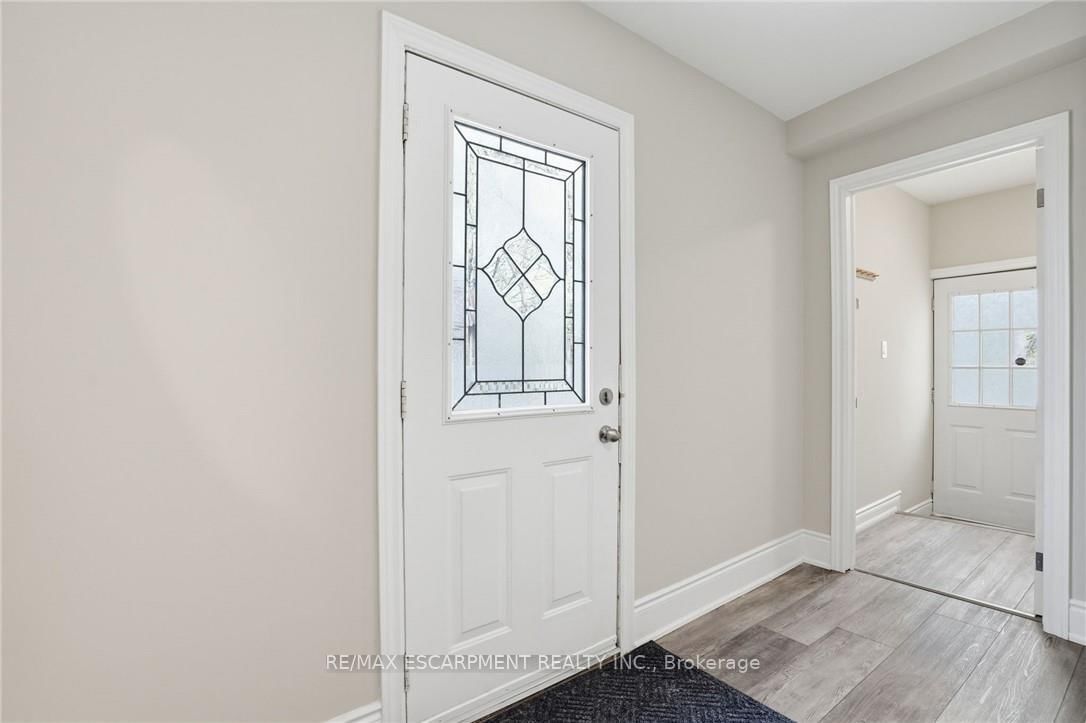 390 W Hunter Street • Hamilton, ON photo 3