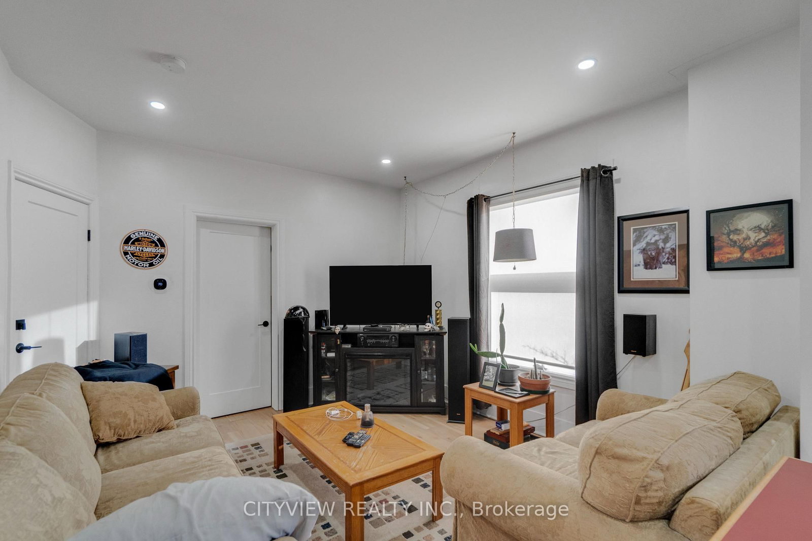 382 Beach Road • Hamilton, ON photo 10