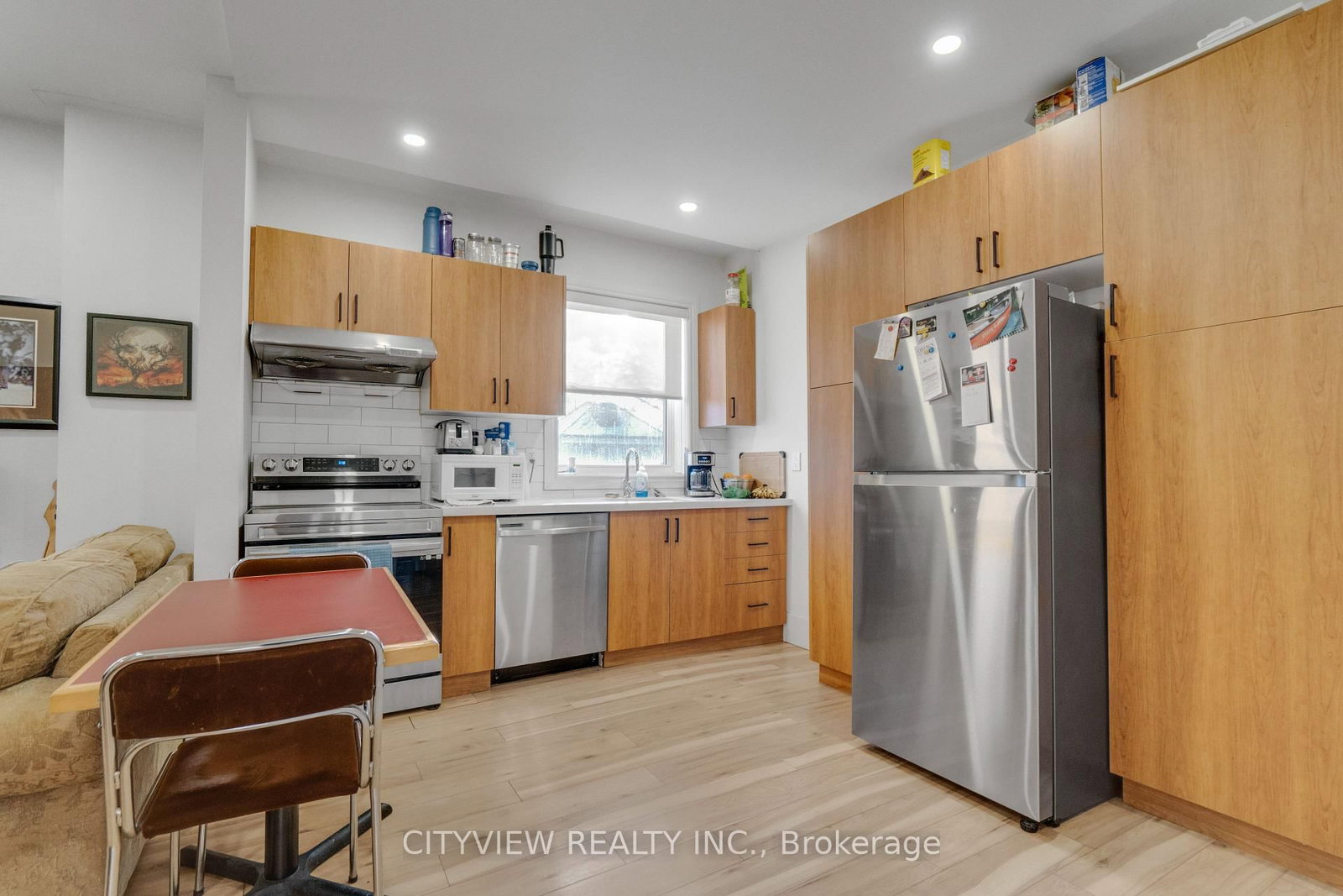 382 Beach Road • Hamilton, ON photo 12
