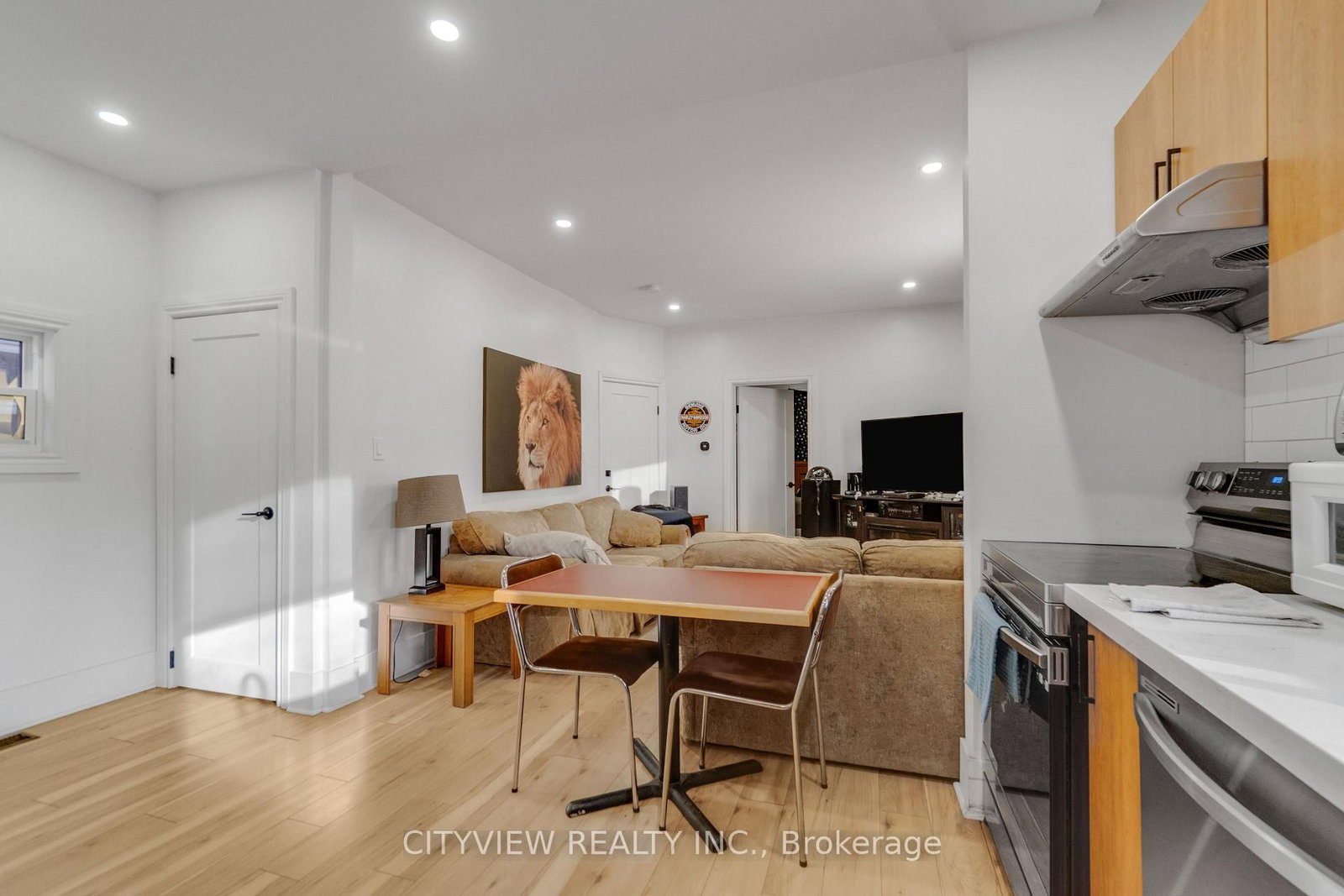 382 Beach Road • Hamilton, ON photo 14