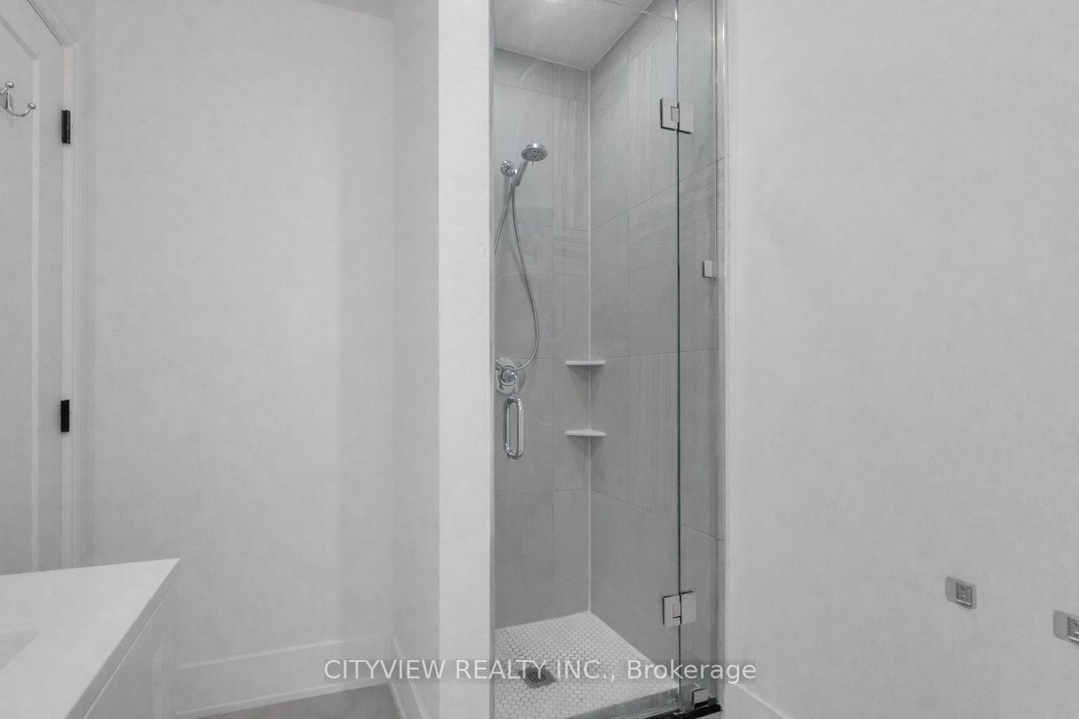 382 Beach Road • Hamilton, ON photo 19