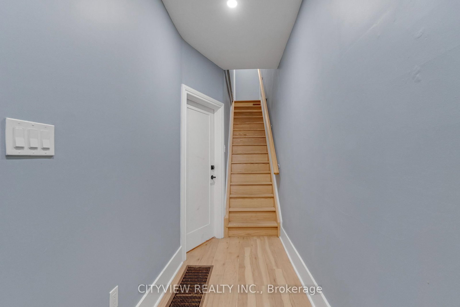 382 Beach Road • Hamilton, ON photo 20