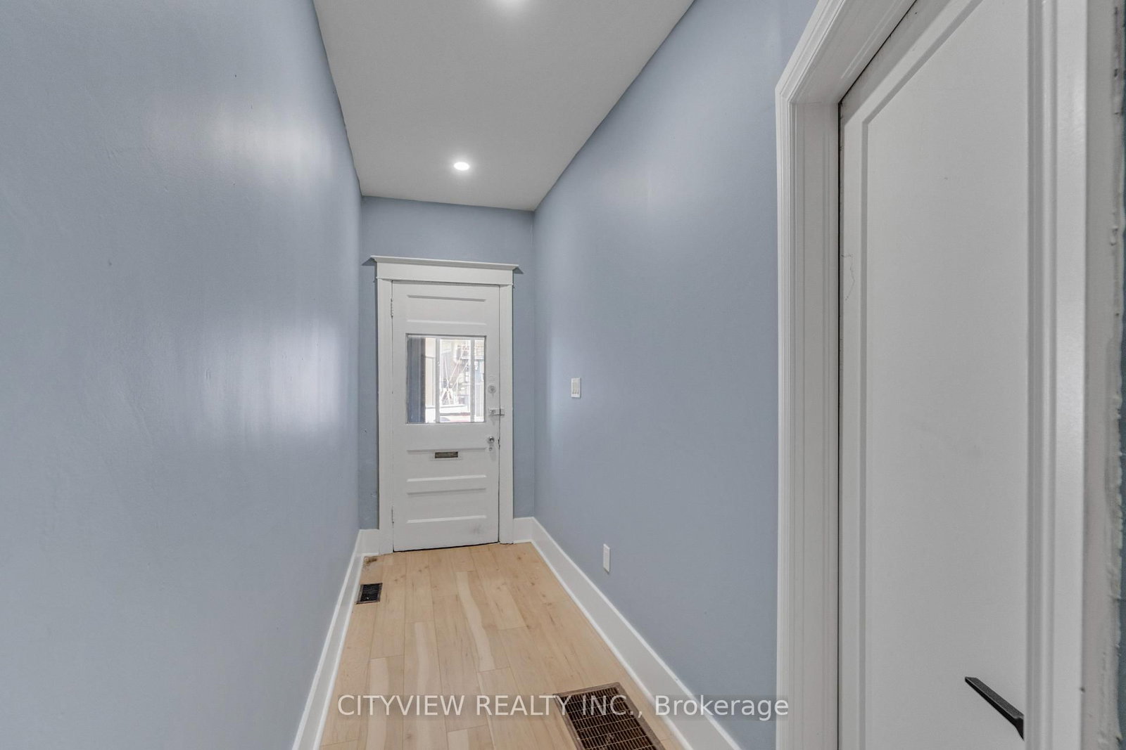382 Beach Road • Hamilton, ON photo 21