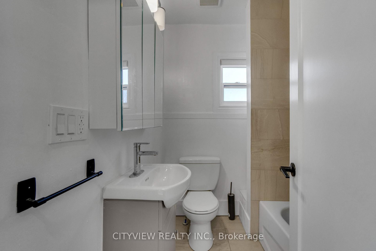 382 Beach Road • Hamilton, ON photo 29