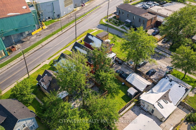 382 Beach Rd photo 3