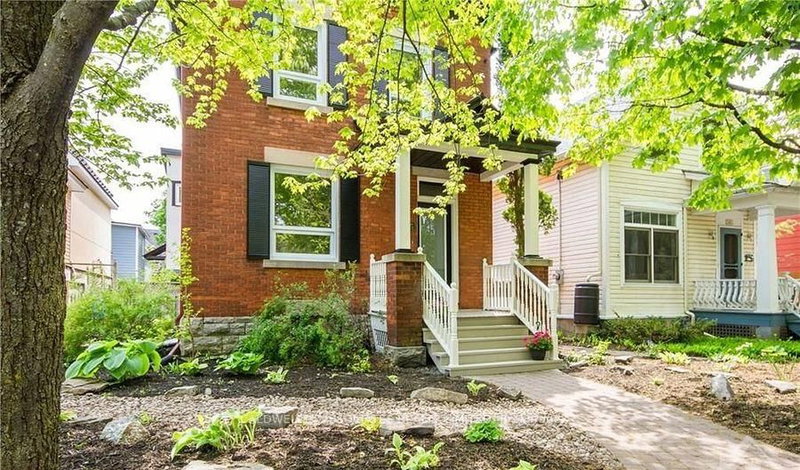 245 MacKay St Street