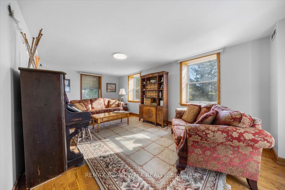 2464 Scrivens Drive • Metcalfe, ON photo 17