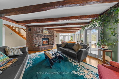 2464 Scrivens Drive — more photos