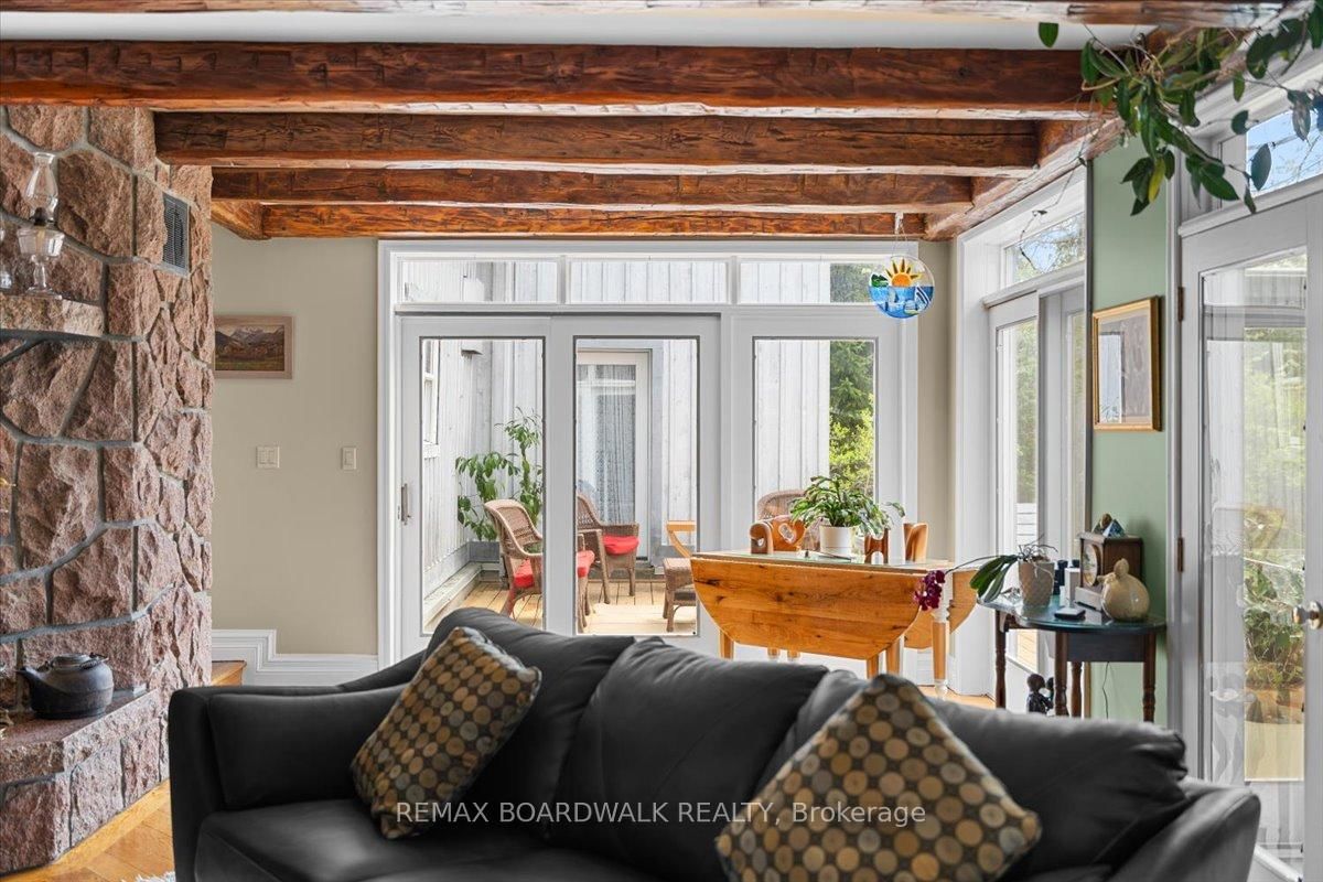 2464 Scrivens Drive • Metcalfe, ON photo 8