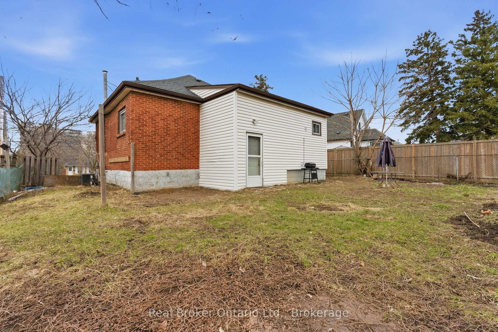 880 LAWRENCE Road • Hamilton, ON photo 42
