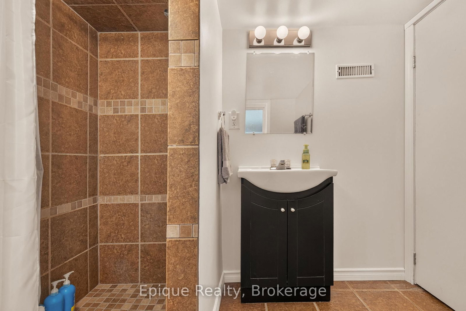 93 S Graham Avenue • Hamilton, ON photo 29