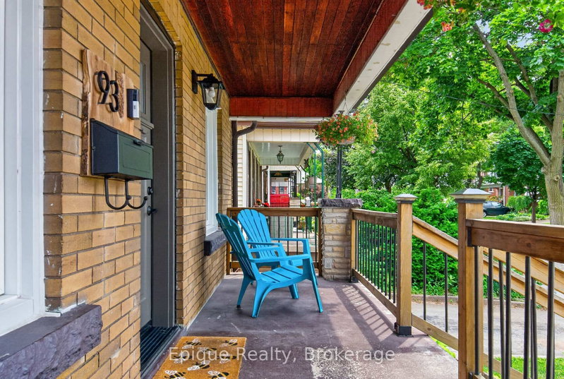 93 Graham Avenue S