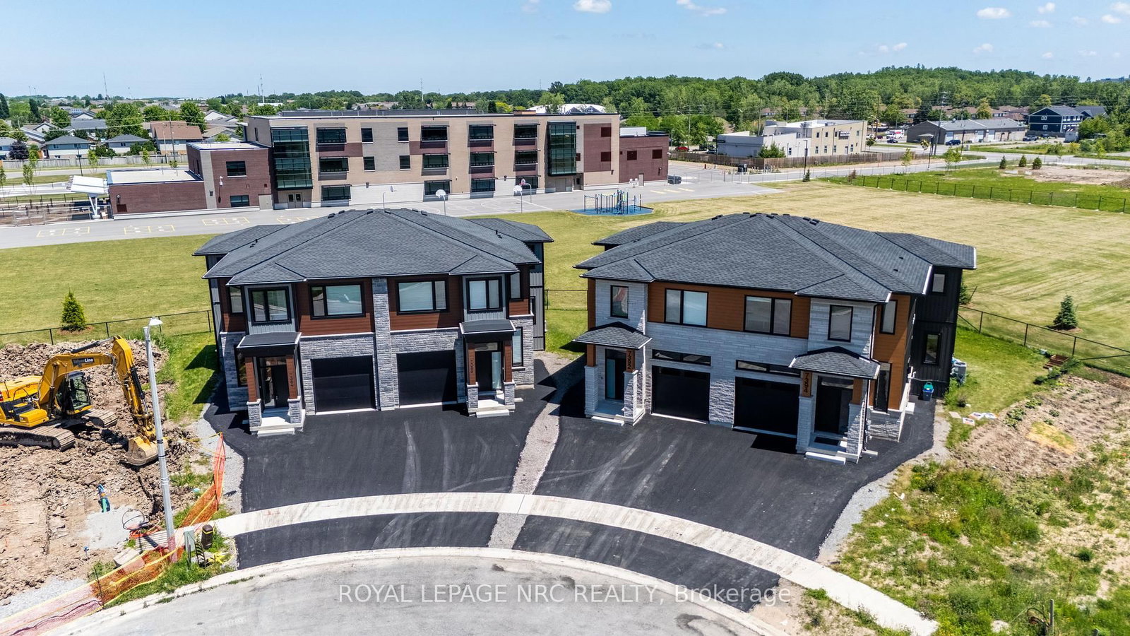 7386 Splendour Drive • Niagara Falls, ON photo 2