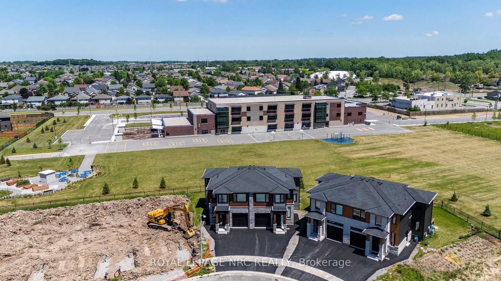 7386 Splendour Drive • Niagara Falls, ON photo 4