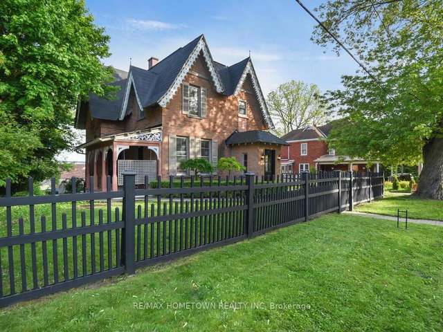 157 DIBBLE Street W