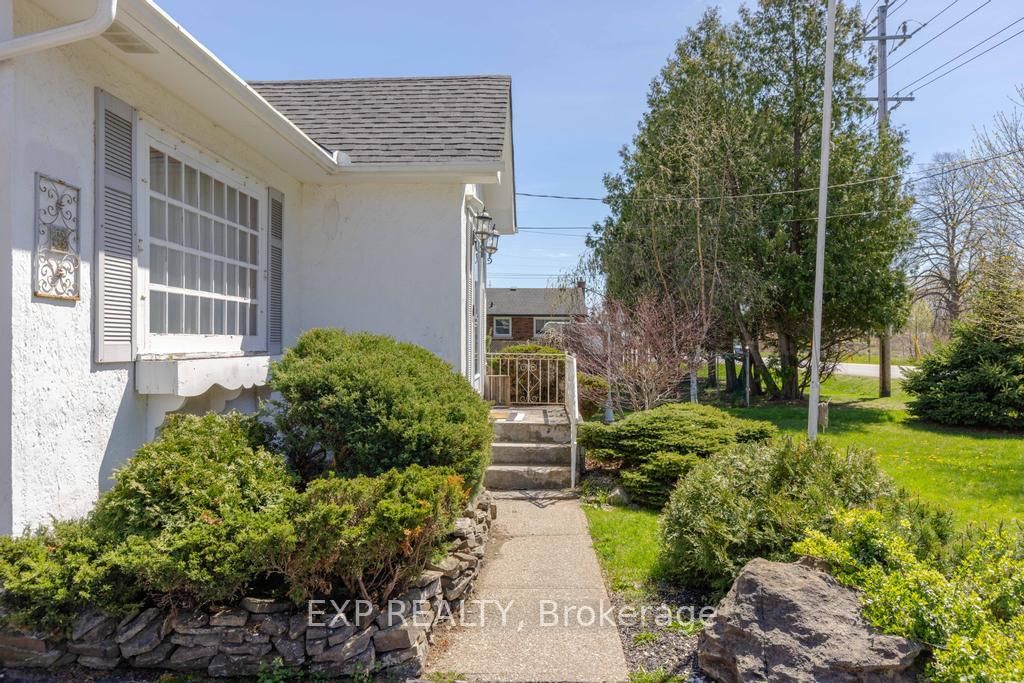 412 South Pelham Road • Welland, ON photo 3