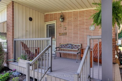 272 Brenda Crescent — photo 2