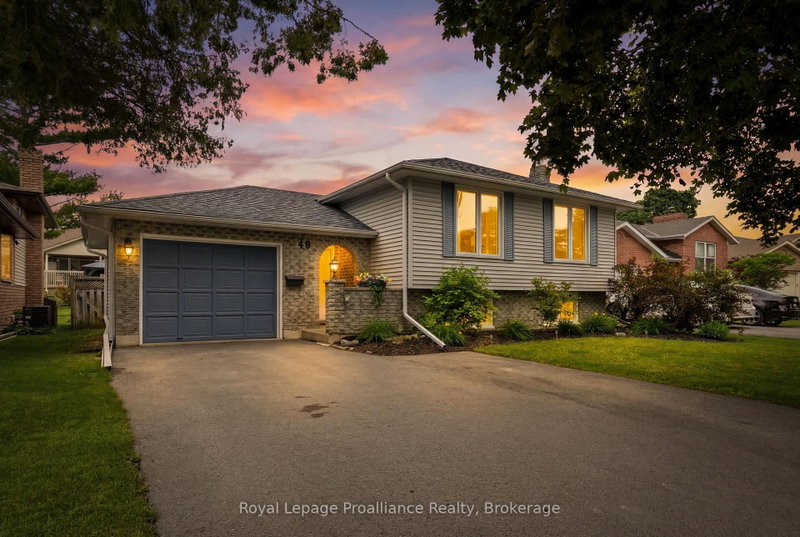 home for sale on 40 Springbrook Crescent