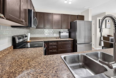 1571 Crimson Crescent • Kingston, ON photo 9