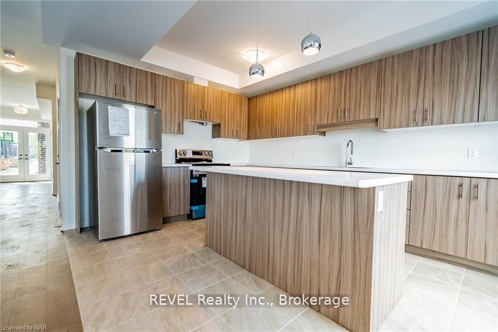 77 Renfrew Trail, Unit UPPER