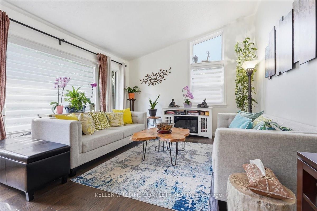 3255 Prior Crescent