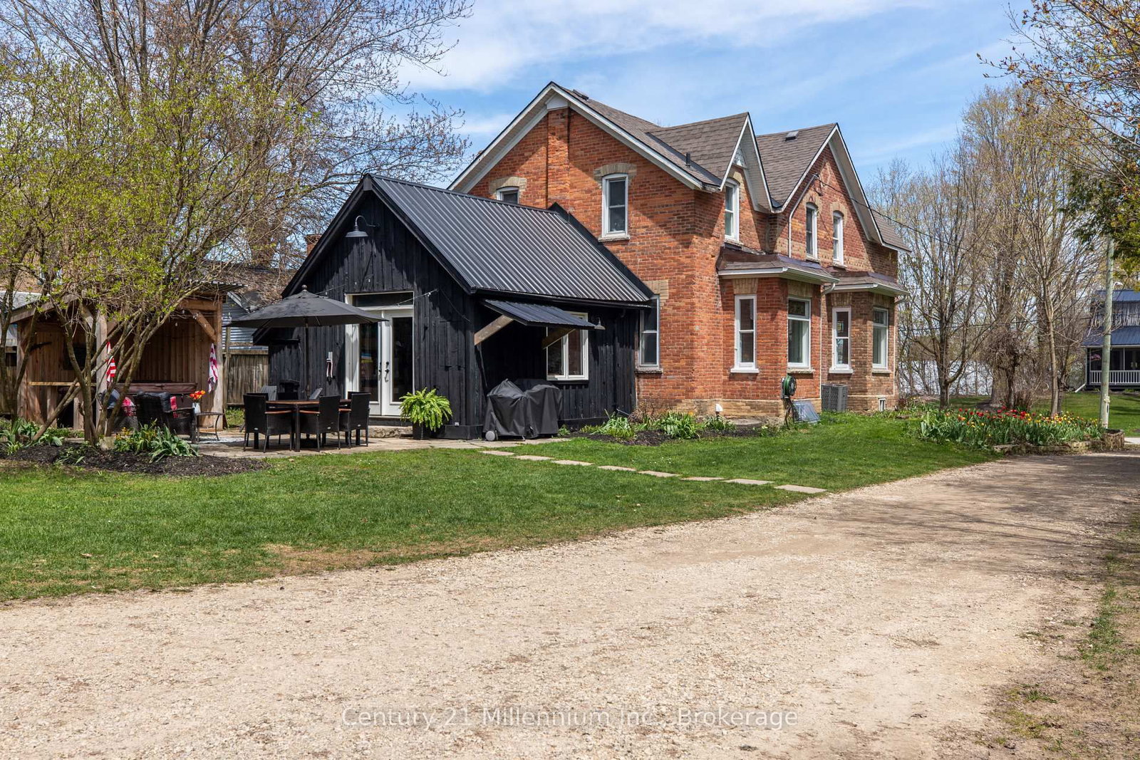 16 Peter Street • Grey Highlands, ON photo 1