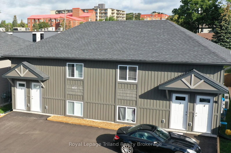 2 - 673 Adelaide Street