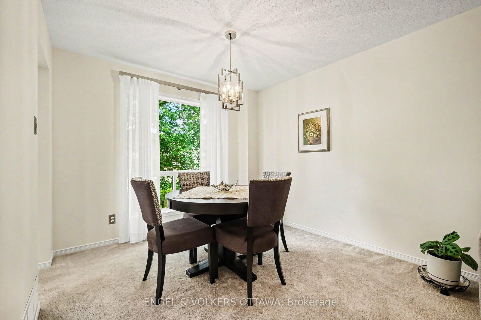 19 Riverbank Court • Stittsville, ON photo 14