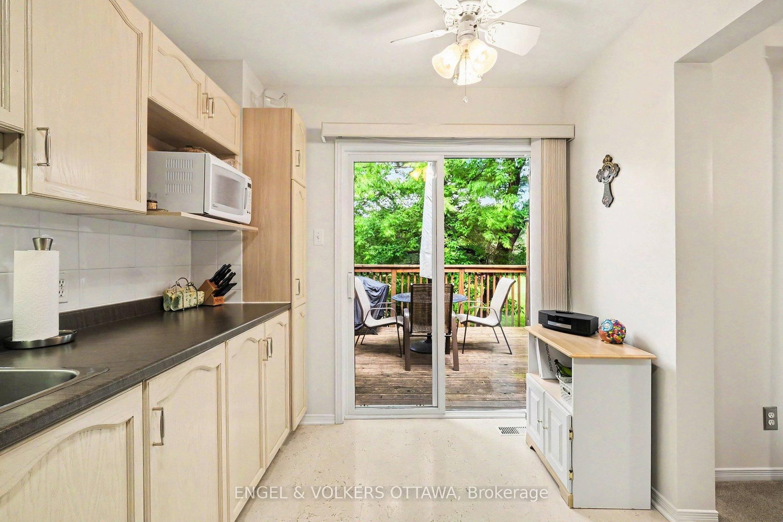 19 Riverbank Court • Stittsville, ON photo 15