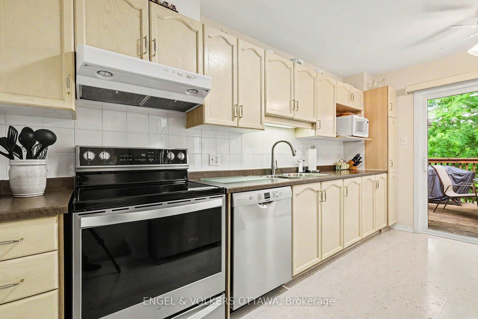19 Riverbank Court • Stittsville, ON photo 19