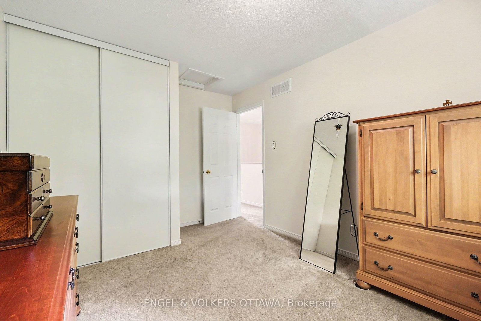 19 Riverbank Court • Stittsville, ON photo 25