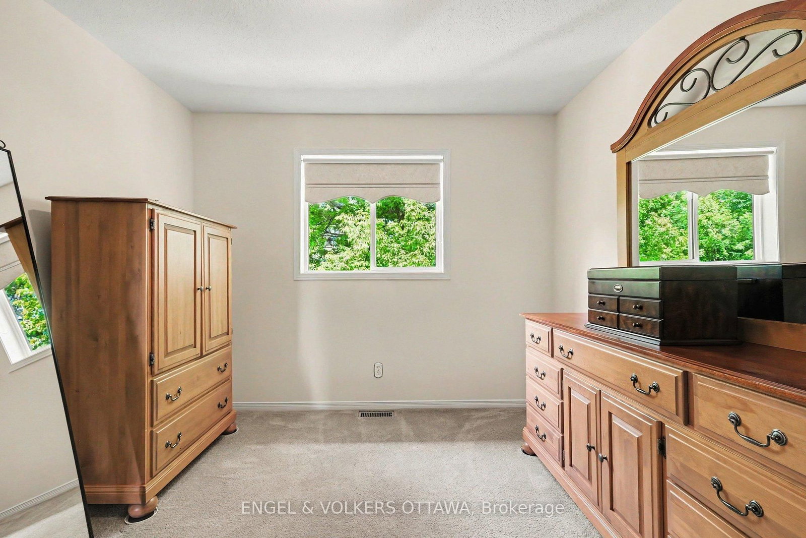 19 Riverbank Court • Stittsville, ON photo 26