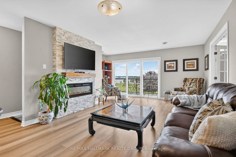 410 King St E photo 5