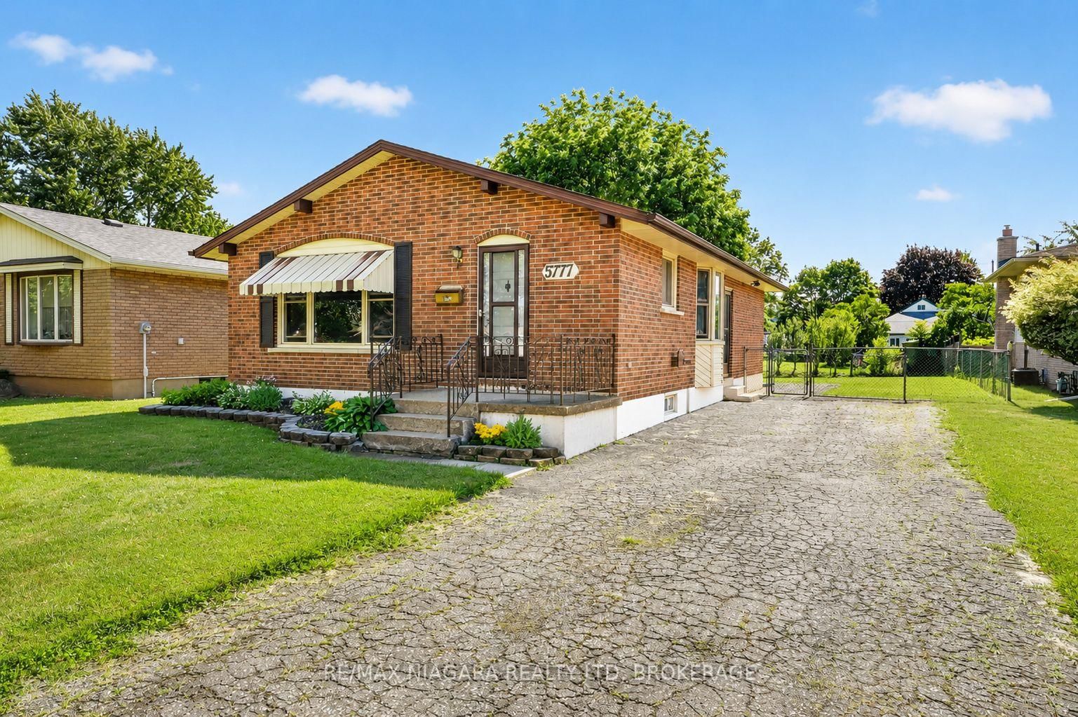 5777 Sunnylea Crescent